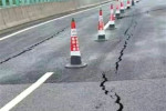 安慈高速石门段路面出现裂缝，全线通车仅2年半，涉事路段已封闭