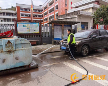 溪口镇老街社区持续开展人居环境整治行动