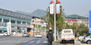 在慈利老西站遇到一个拦车的疑似精神病人，还好心载了他一程