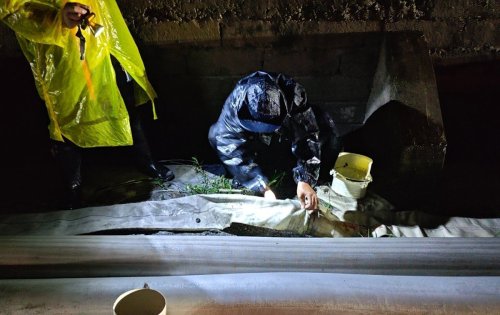 慈利县零阳街道水汪村全力处置道路积水险情