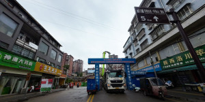 路过幸福南路铁路桥边上，发现居然还在施工