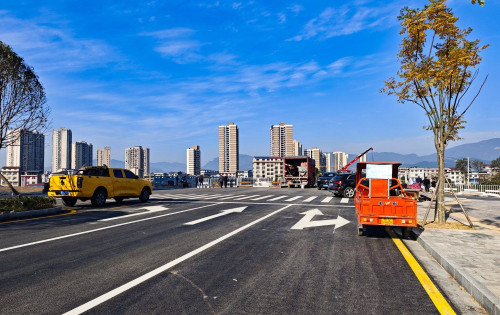 慈利澧零大桥建设最新进展：双向六车道，护栏安装即将完工