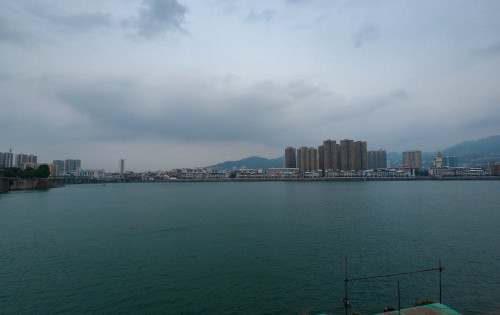 2026年慈利城区的第一场雪：体感非常的冷，但积雪并不厚