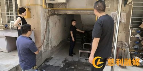 零阳街道推进老旧小区电动自行车物理硬隔离建设