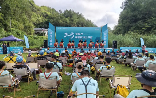 一绳牵云海，竞技红岩间：2025张家界绳索技术公开赛举行