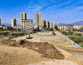 慈利白公城社区建设中的澧零路，填路工程正在火热进行