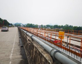 慈利溇水大桥旁边的新桥，已经开始铺桥面了