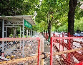 慈利县金慈实验小学正在建设新的学校围墙