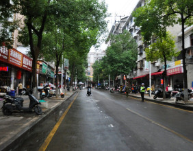 这几天不知道是干嘛，慈利县城各个路口都安排了人驻守