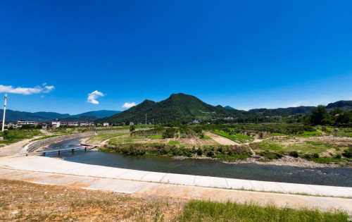 素材图：夏日里的零溪河（双安社区河段）