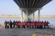 零阳街道在澧水河双安段开展清河净滩专项行动