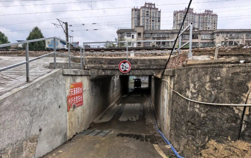 拖了2年施工才20天，慈利油库垭铁路涵洞积水问题终获解决