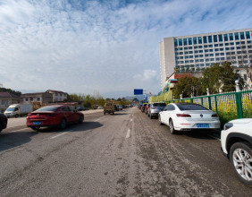 来到非常火的泥浆越野“和子坡”，拍点周边照片记录一下盛况