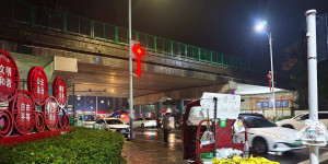 慈利碧桂园桥头夜市正式开业，下雨天都车水马龙食客爆棚