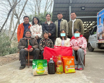 慈利县新阶联网络人士专委会走访慰问象市镇放马村困难家庭