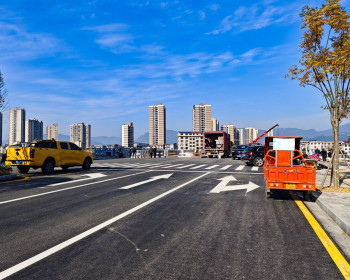 慈利澧零大桥建设最新进展：双向六车道，护栏安装即将完工