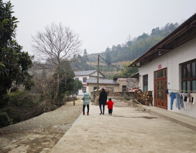 回合堰村为换届选举候选人提名投票，建议大家都积极参与