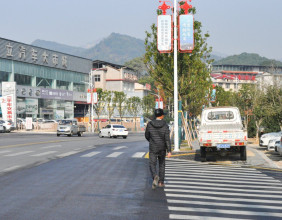 在慈利老西站遇到一个拦车的疑似精神病人，还好心载了他一程