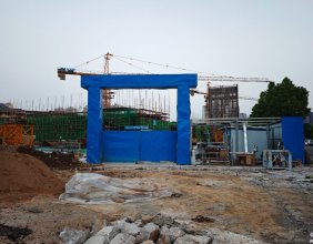 在澧零路上散步，发现书香华府项目的工程大门换方向了
