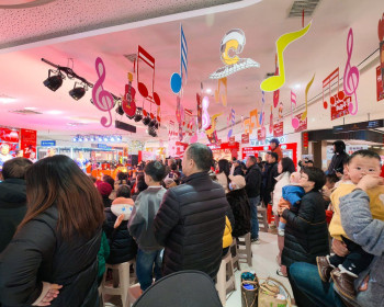 慈利县健身操协会真善美鼓舞团和几支队伍的联谊会很好看