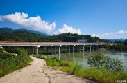 慈利县溇水大桥拓宽工程现场，新桥已经建设得差不多了