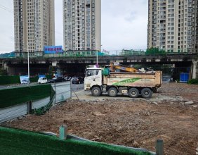 散步路过慈利碧桂园，看到桥头夜市的场子被正式拆除