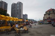 博联天街也有一个小夜市，摊位并不多但我很看好