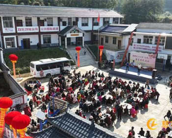 洞溪乡幸福村举办百叟宴，三百余老人欢聚共庆重阳佳节