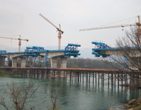 给琵琶洲大桥施工队提个醒：澧水桩巴龙还有三个月到达战场！