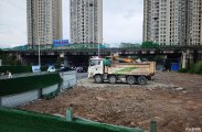 散步路过慈利碧桂园，看到桥头夜市的场子被正式拆除