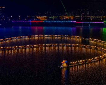 慈利水上板板龙灯将在周五、周六、法定节假日开启常态化展演