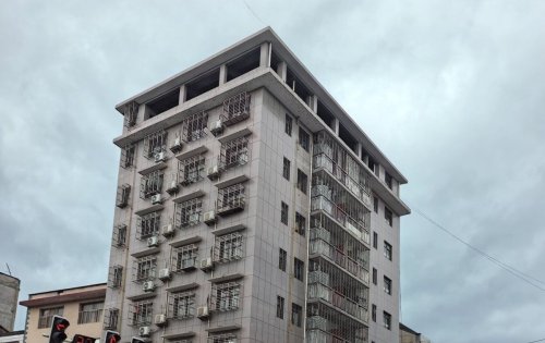 慈利县原水泥厂往一鸣中学十字路口（好想来店处）电梯房出租