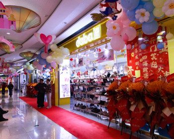慈利达巴童装华盛里地下商城开业，全线5折引爆亲子购物潮