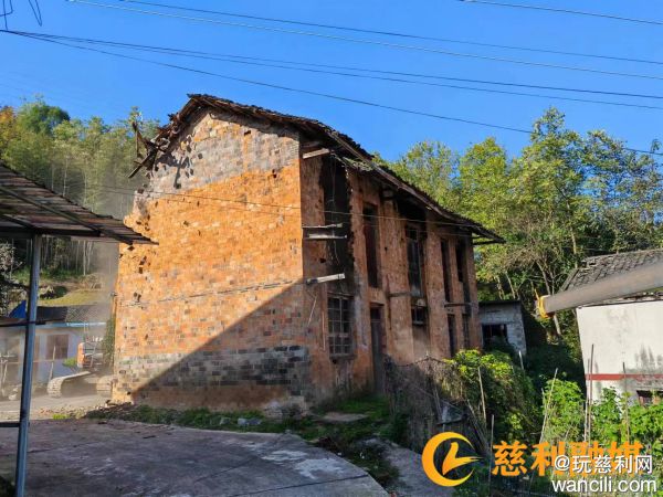 慈利县溪口镇拆除2处80年代无人居住D级危房