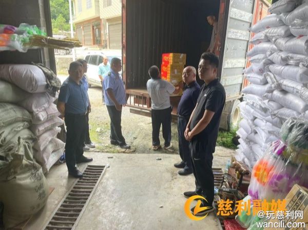 慈利县龙潭河镇：守护百姓安全，暂扣非法烟花爆竹50余件