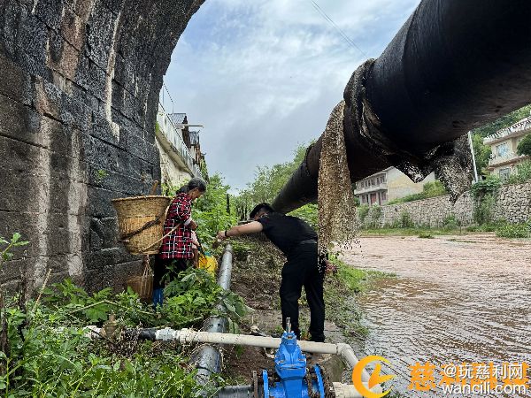 慈利县杉木桥镇：组织清理辖区主干河道及沿岸垃圾