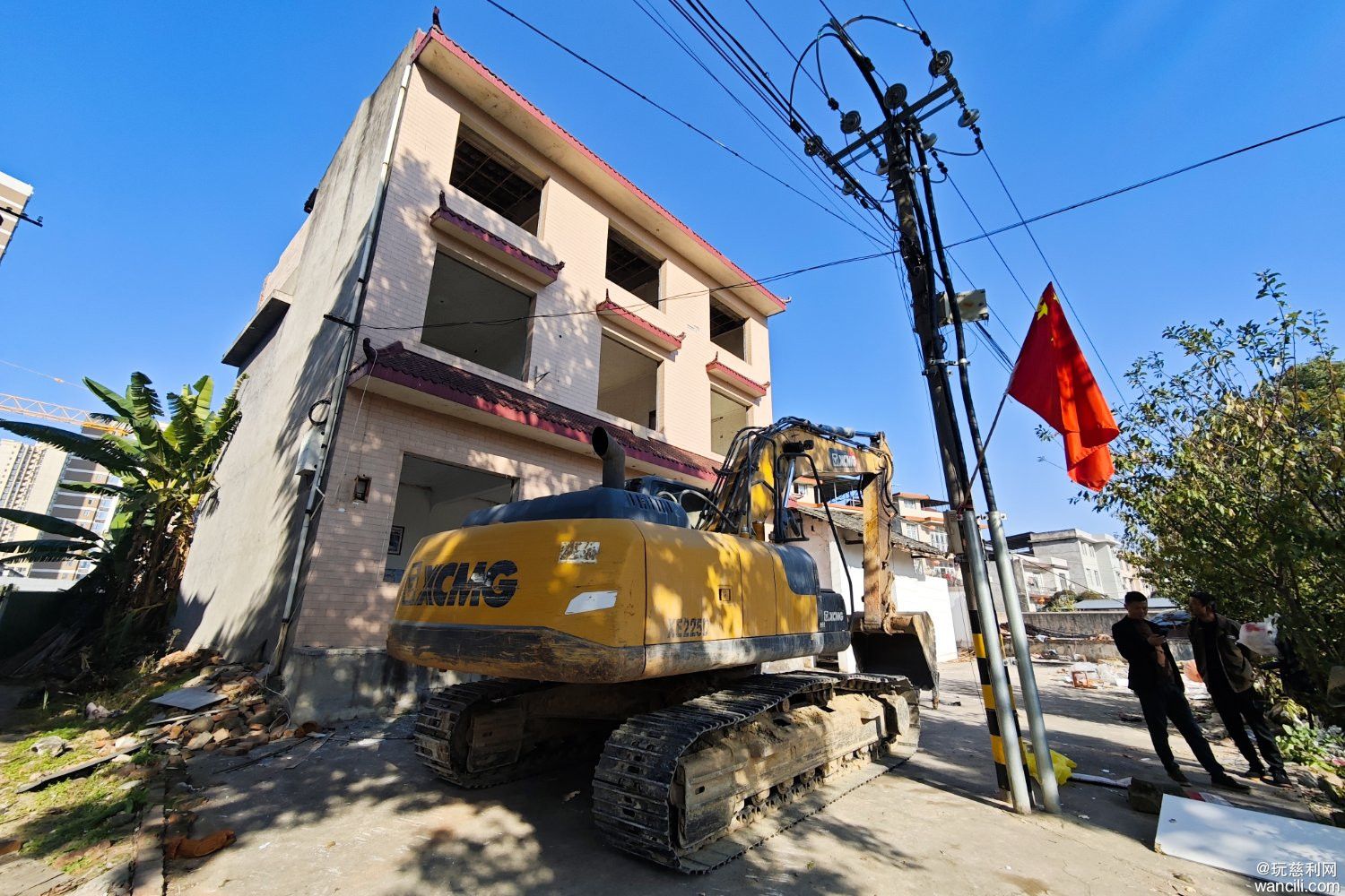 慈利双安社区澧零路上拆迁房已经成功拆除，建设进入快车道