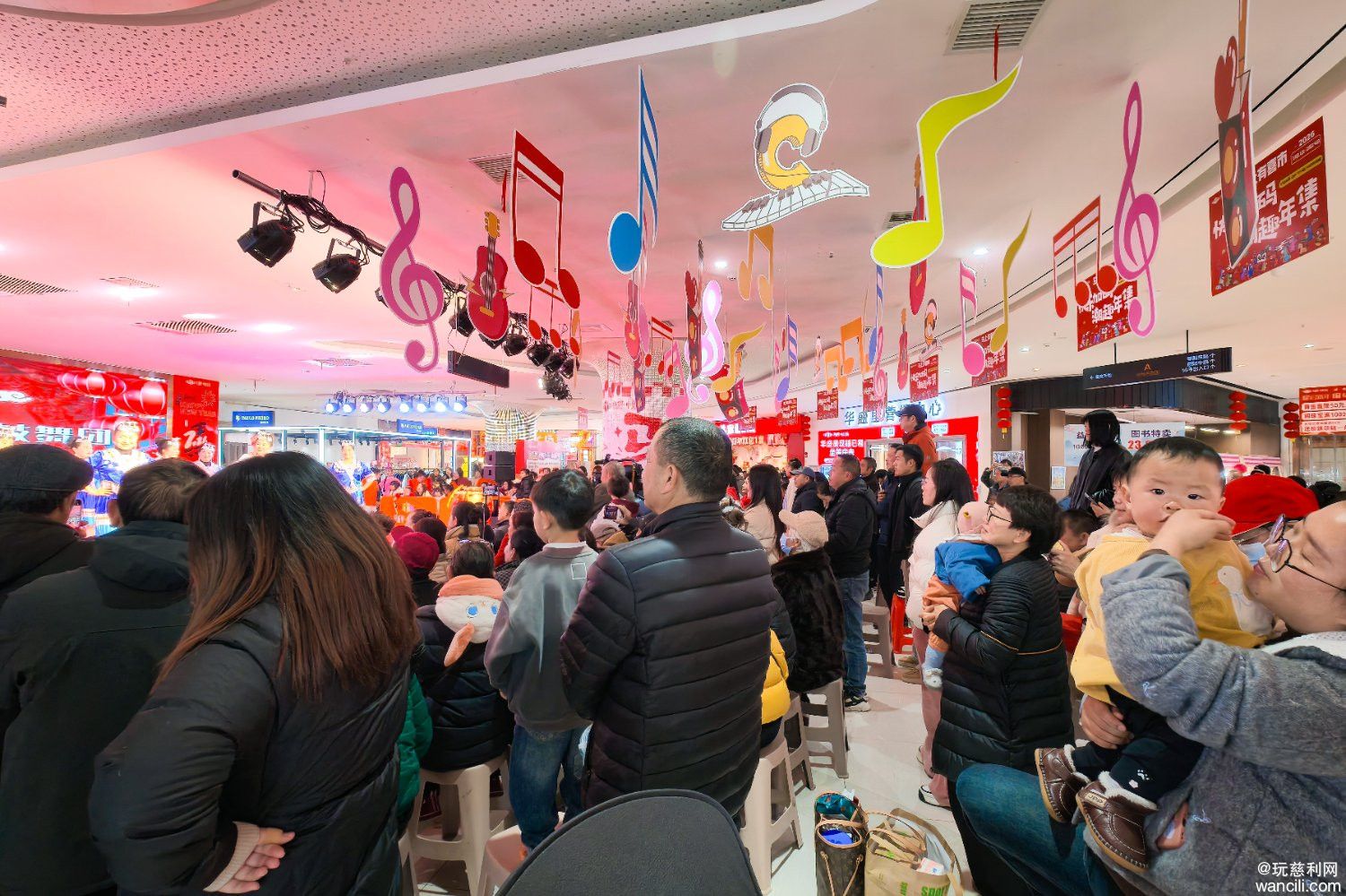 慈利县健身操协会真善美鼓舞团和几支队伍的联谊会很好看