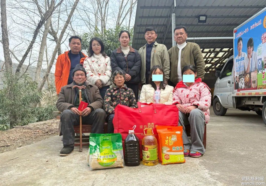 慈利县新阶联网络人士专委会走访慰问象市镇放马村困难家庭