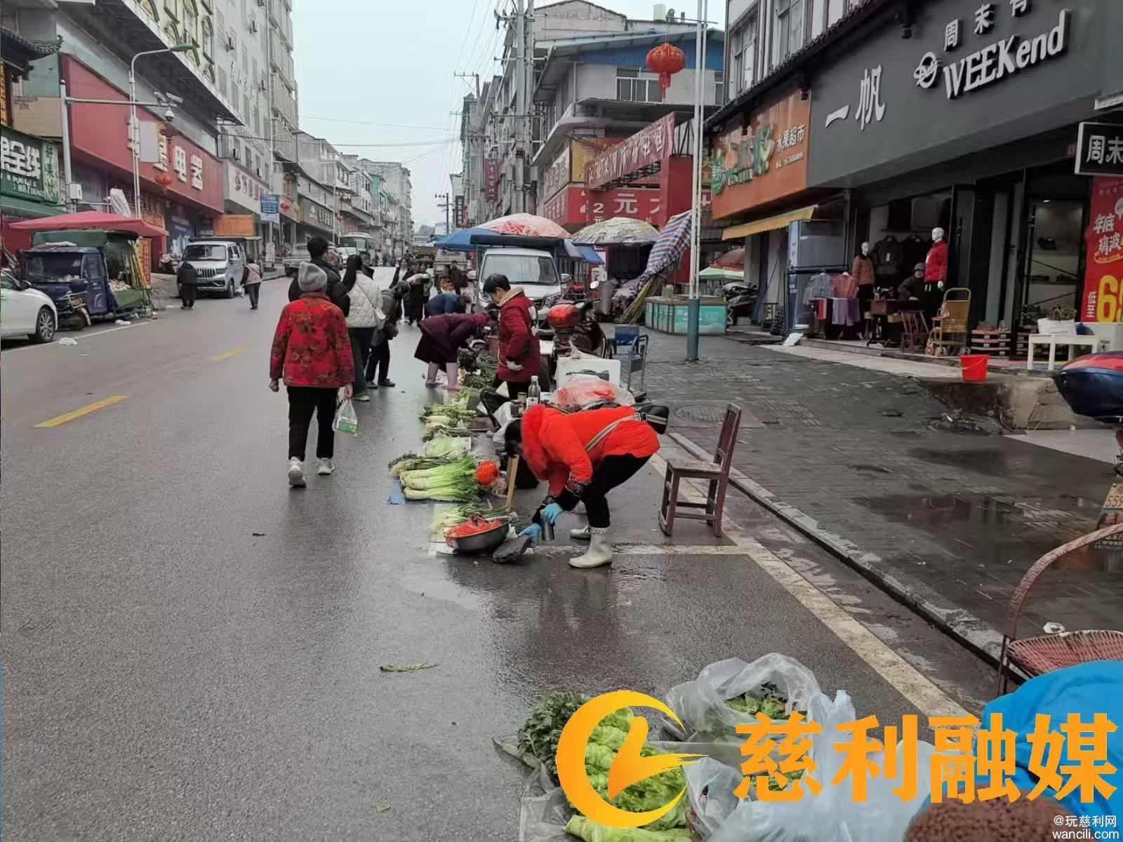 慈利县江垭镇：定期开展马路市场整治，筑牢道路安全防线