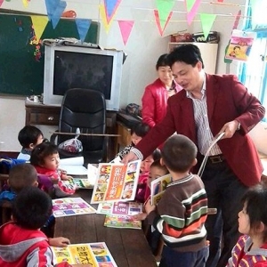 赵群策调象市镇高潮村扶贫建设工作