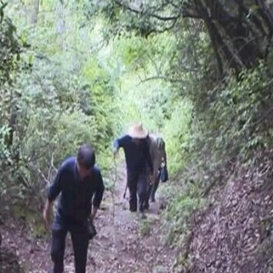 抗战纪录片《阻击》摄制组到五雷山取景拍摄