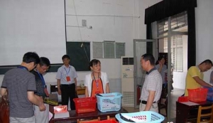 张家界市副市长田华玉视察慈利一中高考考点