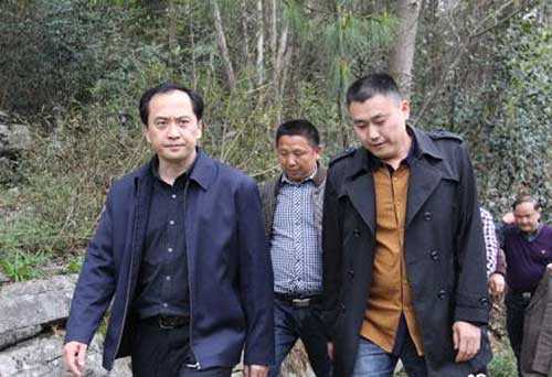 张家界市长许显辉来慈利调研建设扶贫工作