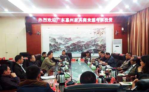 广东惠州家具生产厂商来慈利考察投资环境