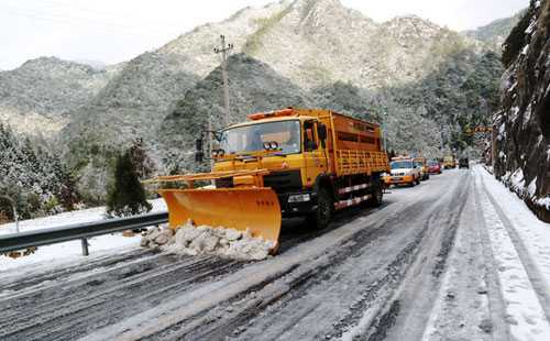 慈利遭遇雨雪冰冻天气，交警部门发布路况通知