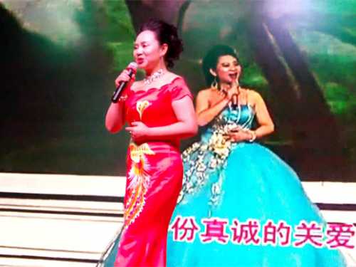 壹禄福2016慈善春晚，薛玲演唱《同在蓝天下》