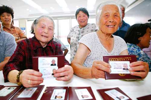 湖南省下调养老保险和失业保险缴费比例