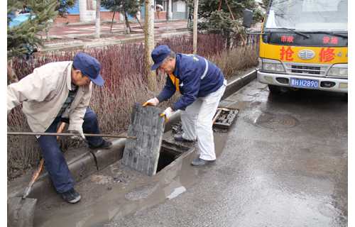 慈利全县进行拉网式排水设施检查，市民安全得以保障