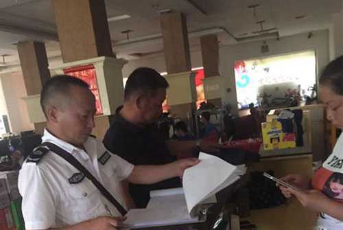 慈利县行政执法大队突击检查网吧专项整治行动